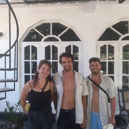 Hellen Homestay Негомбо Екстериор снимка