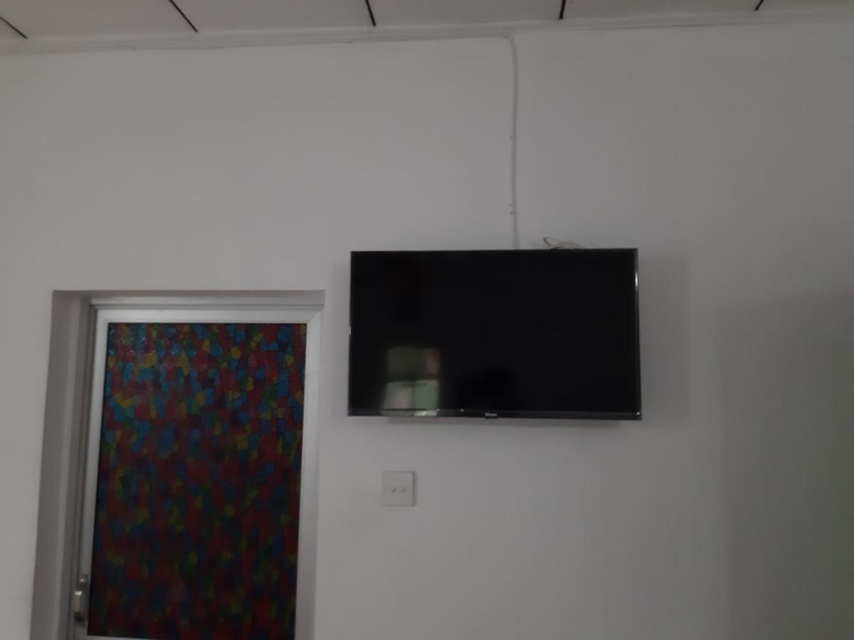 Hellen Homestay Негомбо Екстериор снимка