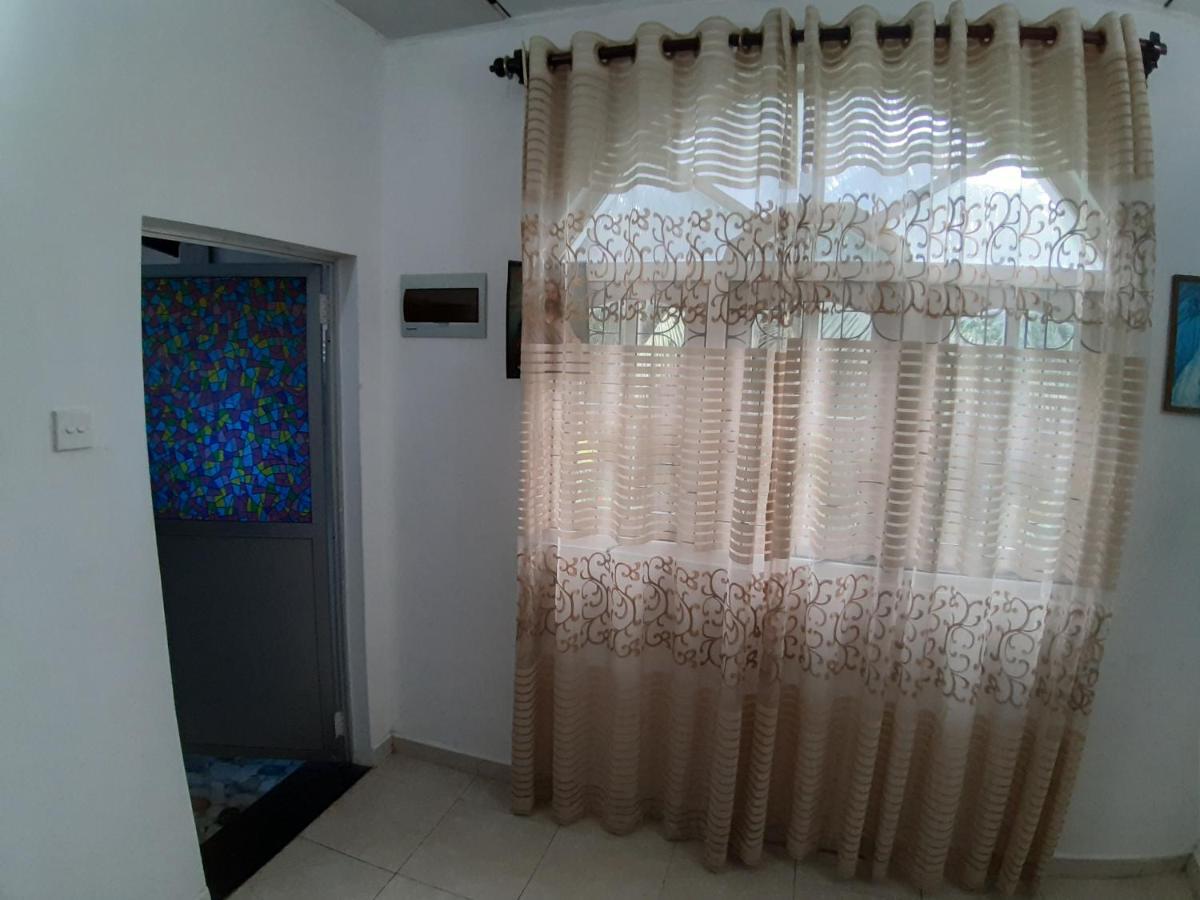 Hellen Homestay Негомбо Екстериор снимка