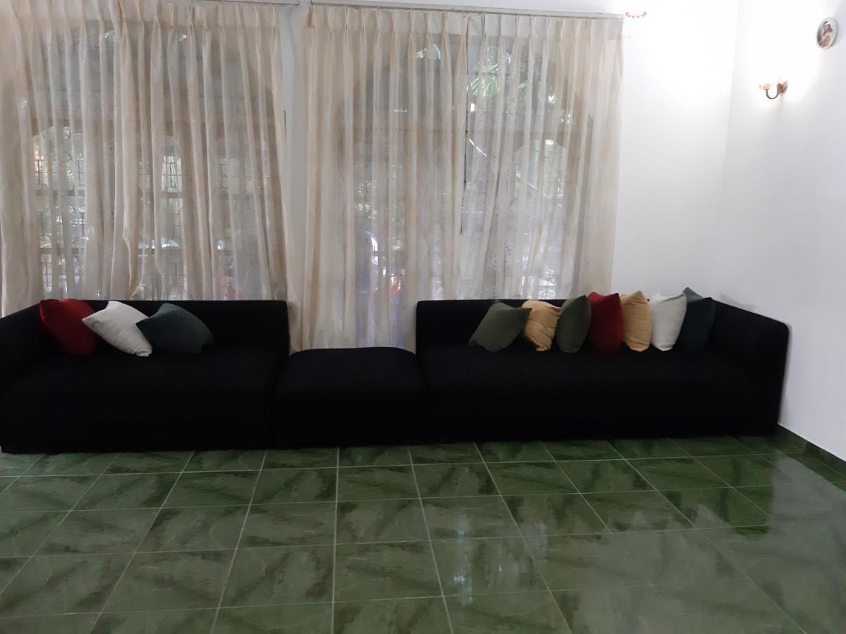 Hellen Homestay Негомбо Екстериор снимка