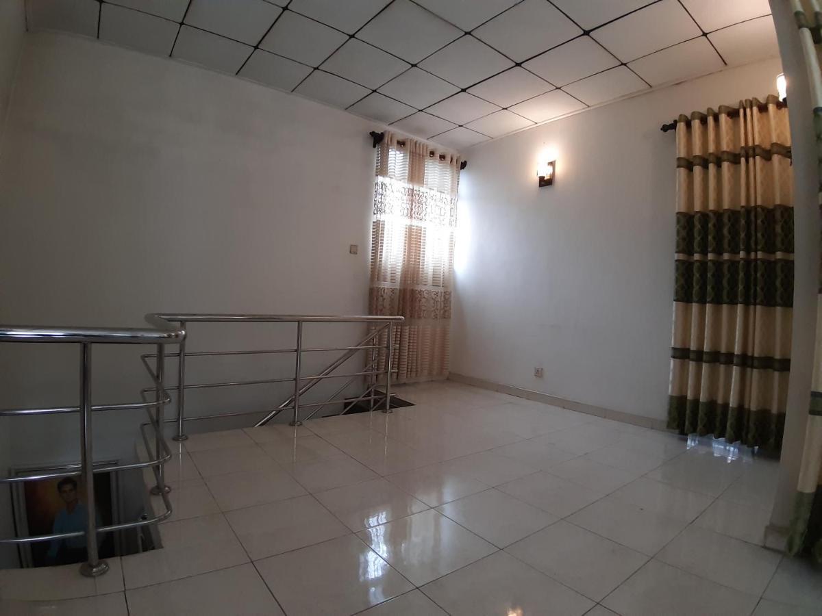 Hellen Homestay Негомбо Екстериор снимка