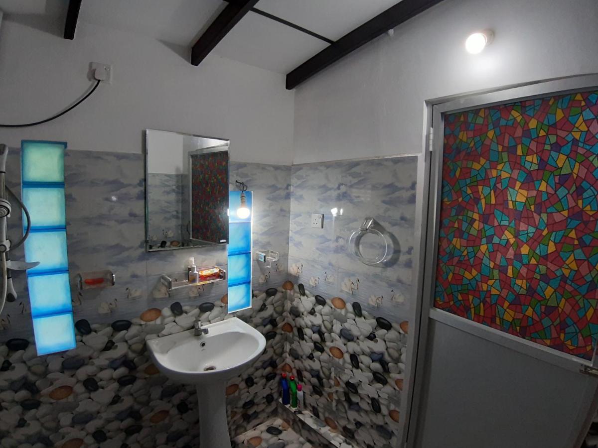 Hellen Homestay Негомбо Екстериор снимка