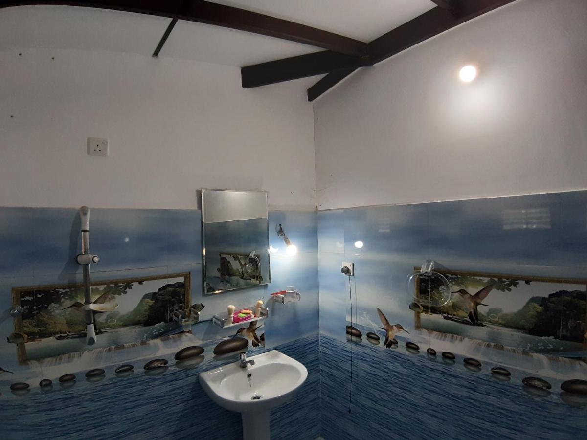 Hellen Homestay Негомбо Екстериор снимка