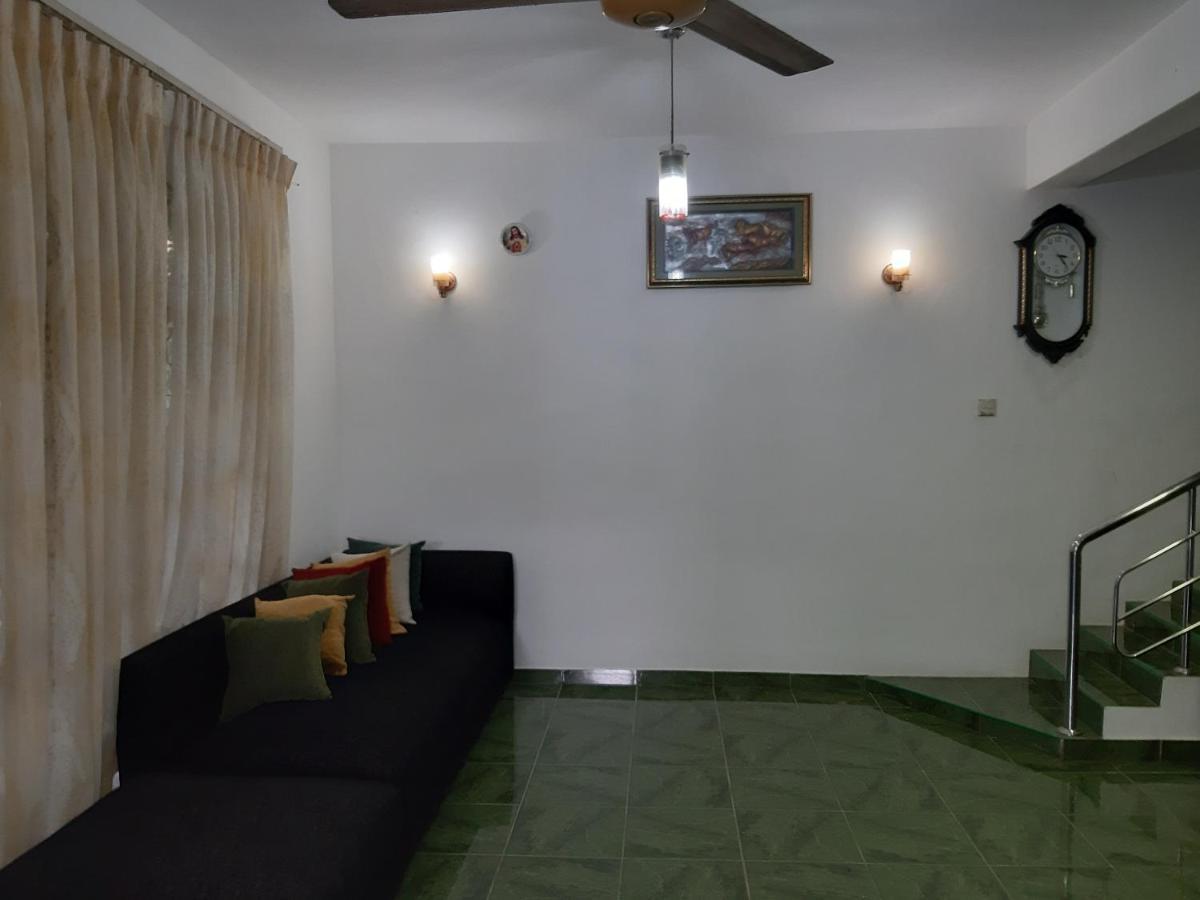 Hellen Homestay Негомбо Екстериор снимка