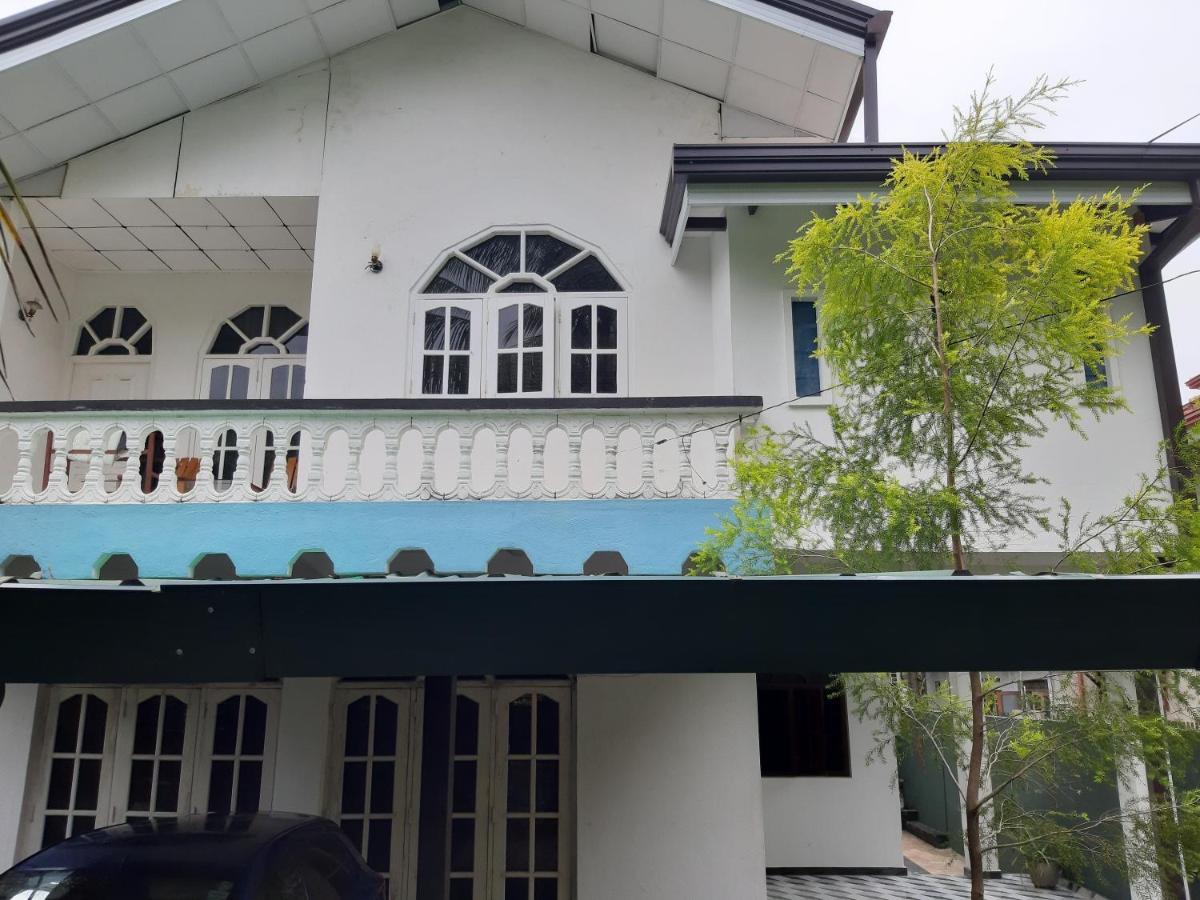 Hellen Homestay Негомбо Екстериор снимка