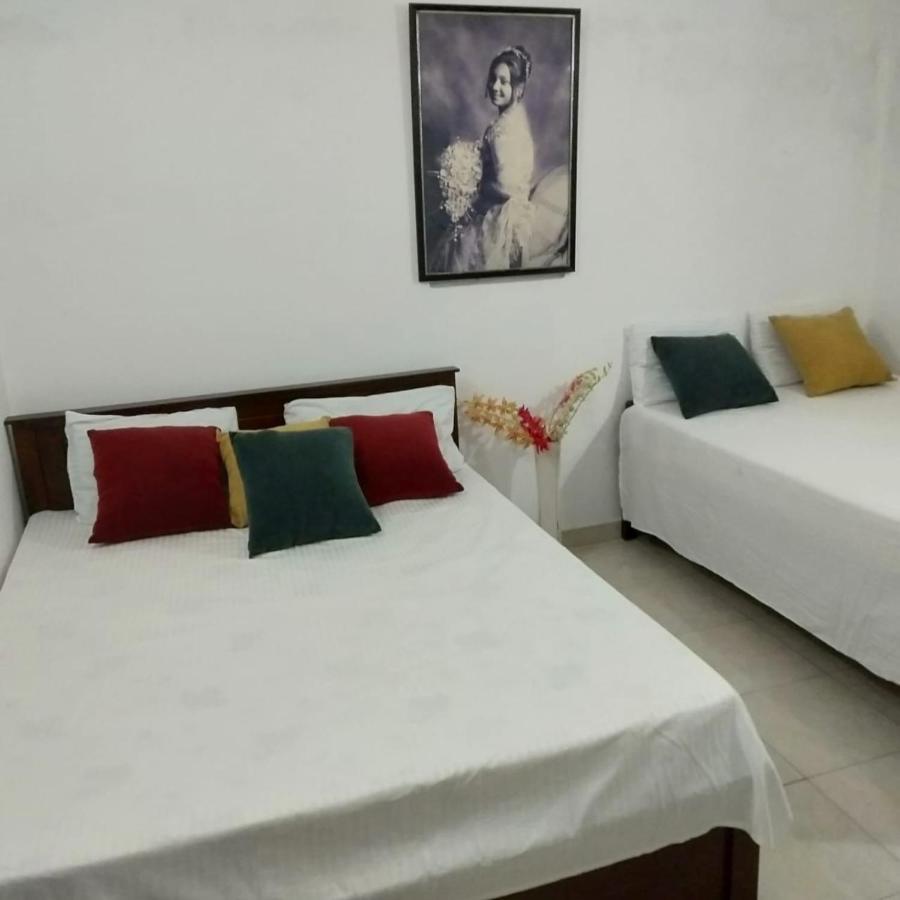 Hellen Homestay Негомбо Екстериор снимка