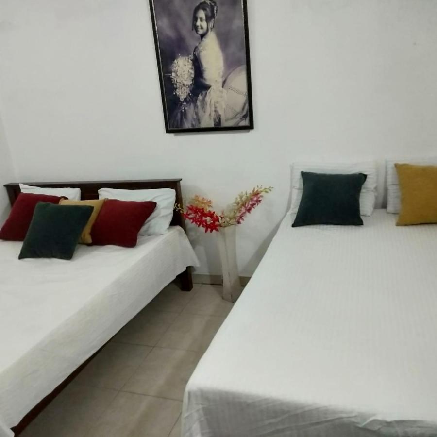 Hellen Homestay Негомбо Екстериор снимка
