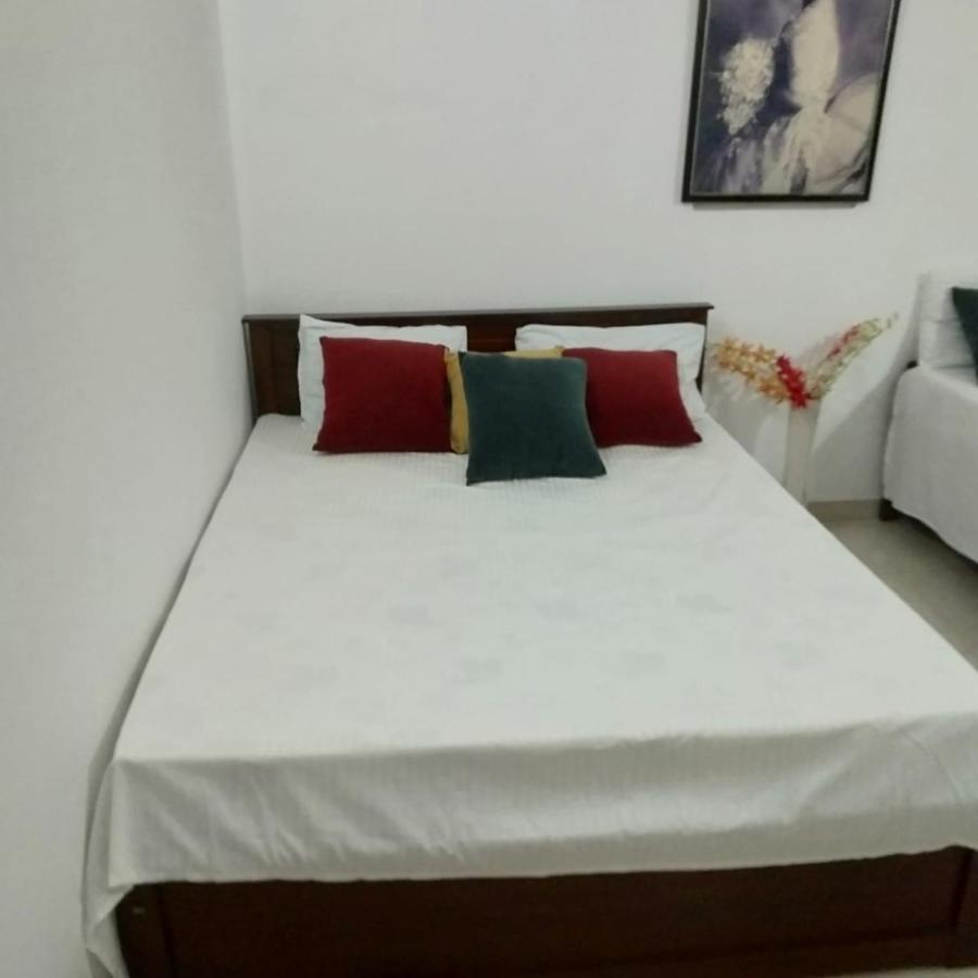 Hellen Homestay Негомбо Екстериор снимка