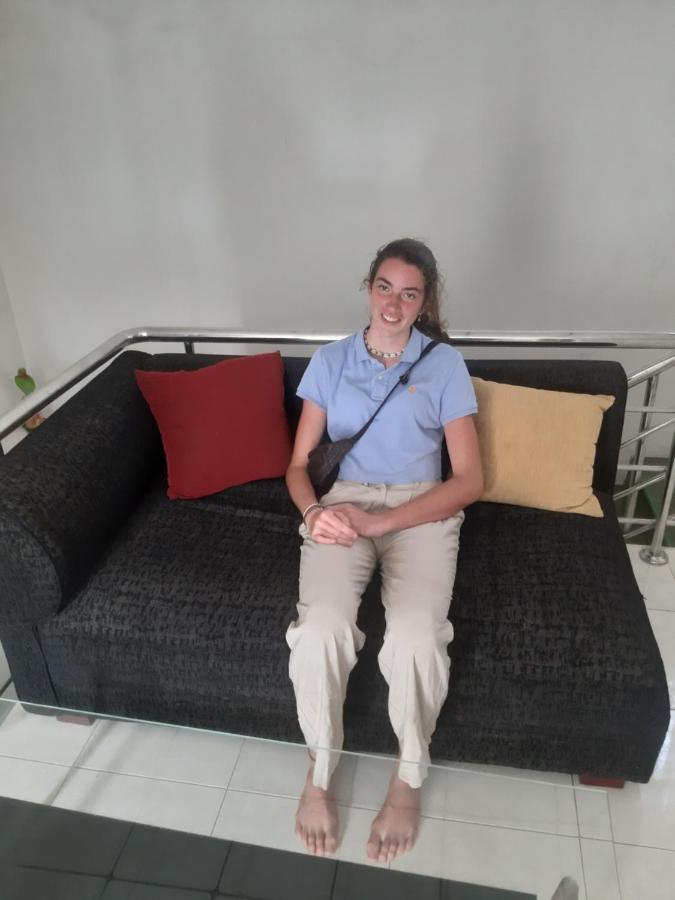 Hellen Homestay Негомбо Екстериор снимка