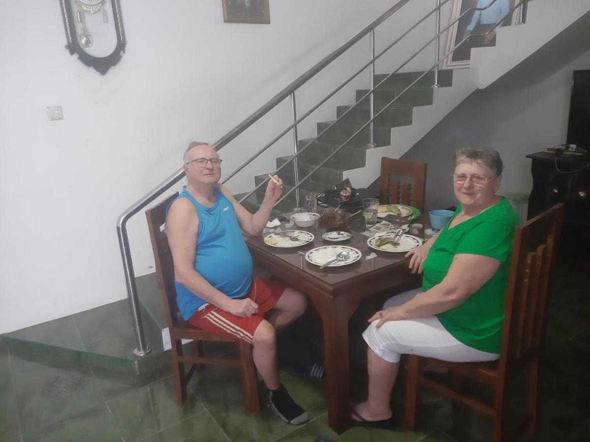 Hellen Homestay Негомбо Екстериор снимка