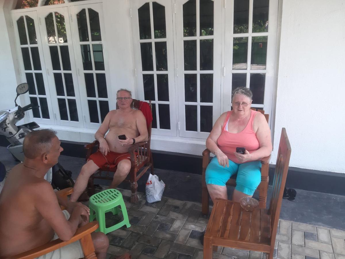 Hellen Homestay Негомбо Екстериор снимка