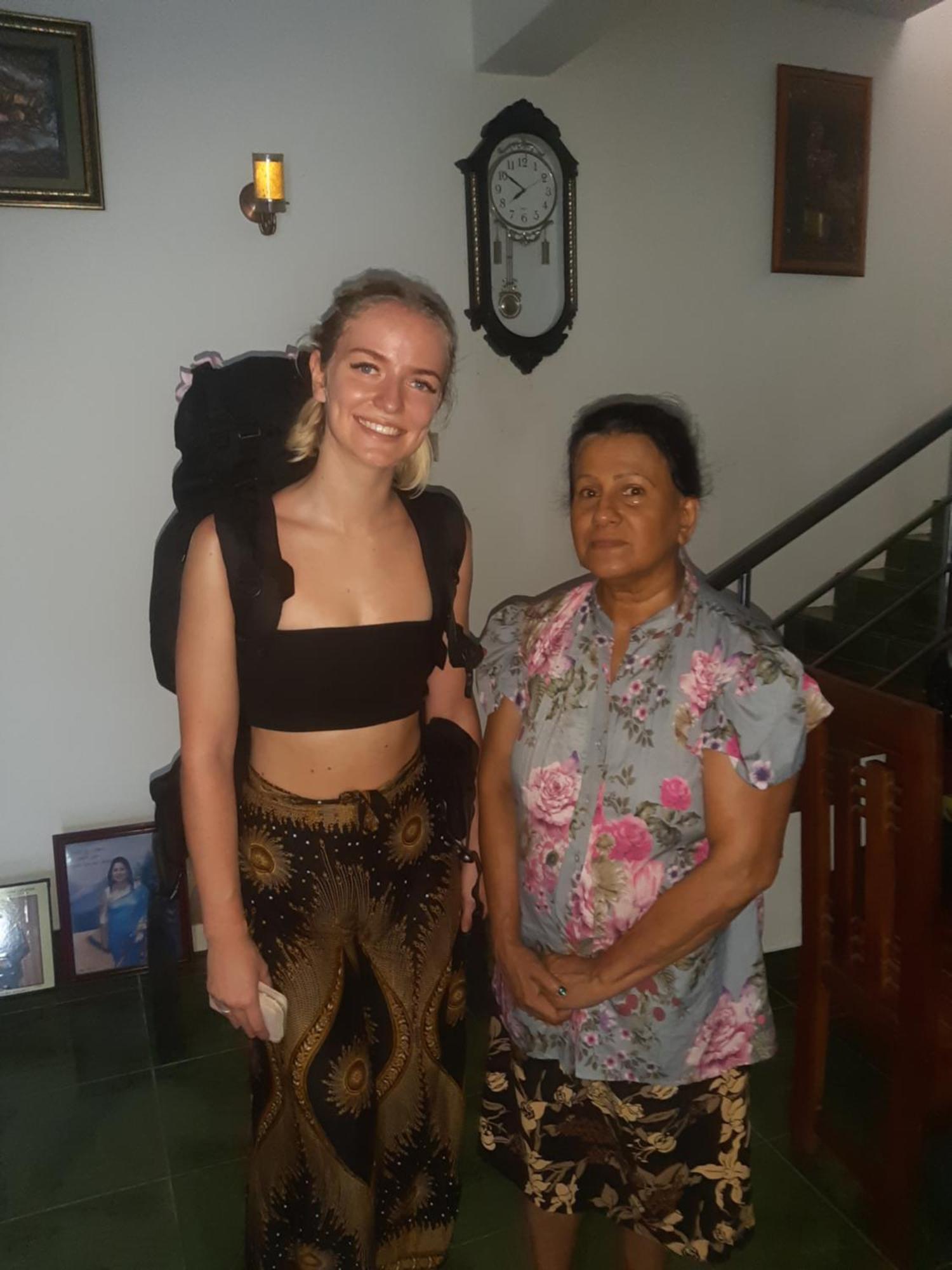 Hellen Homestay Негомбо Екстериор снимка